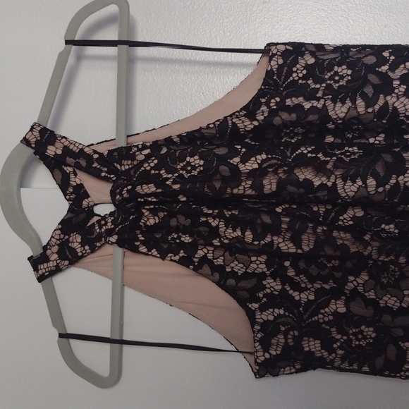 Julia Jordan lace jumpsuit - Picture 2 of 4